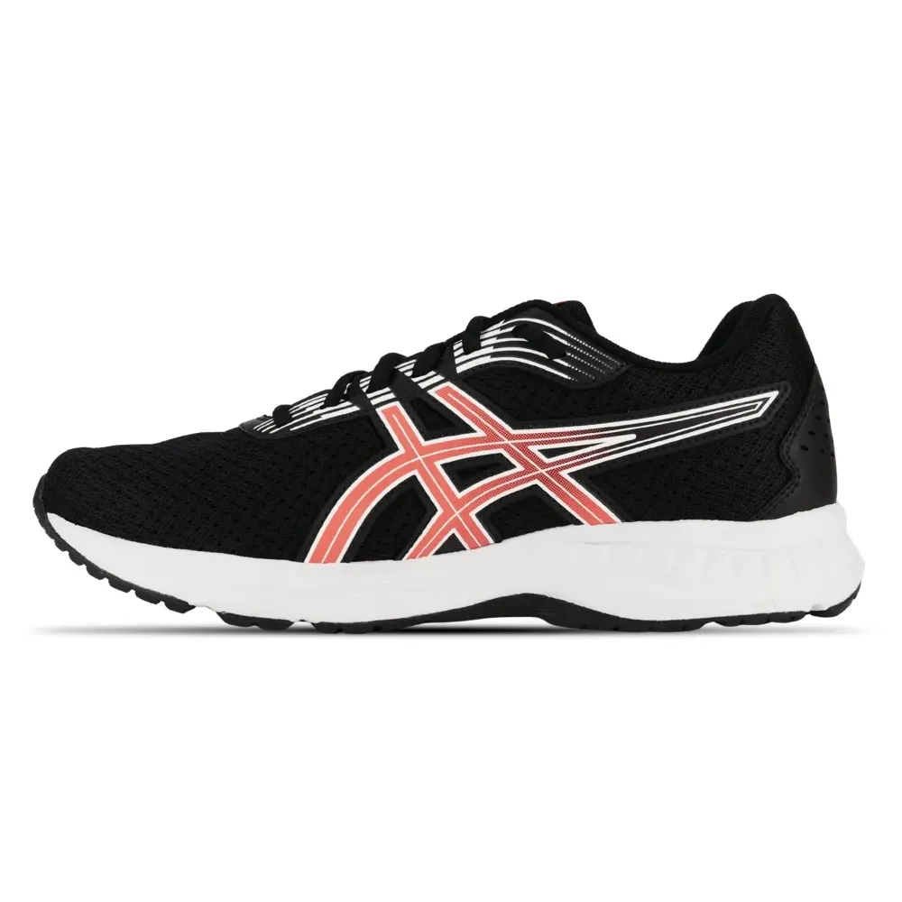 Tênis ASICS Raiden 4 vista lateral esquerda mostrando cabedal em mesh preto e logo coral